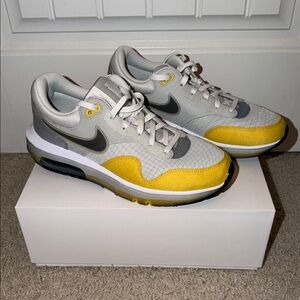 Nike Men's Sneakers in Gray and Yellow
